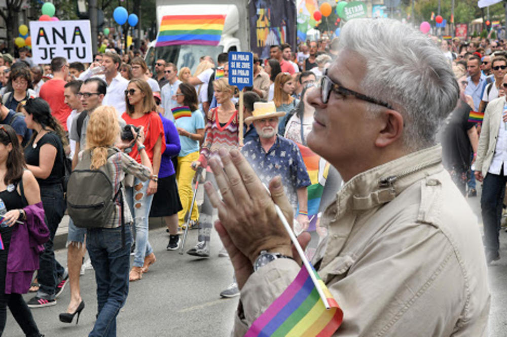 NE ZNAM ŠTA VAM NIJE JASNO! LGBT osobama mora da se omogući stupanje u brak! KRLE TVITNUO, A ONDA JE POČEO ODRON OD KOMENTARA!