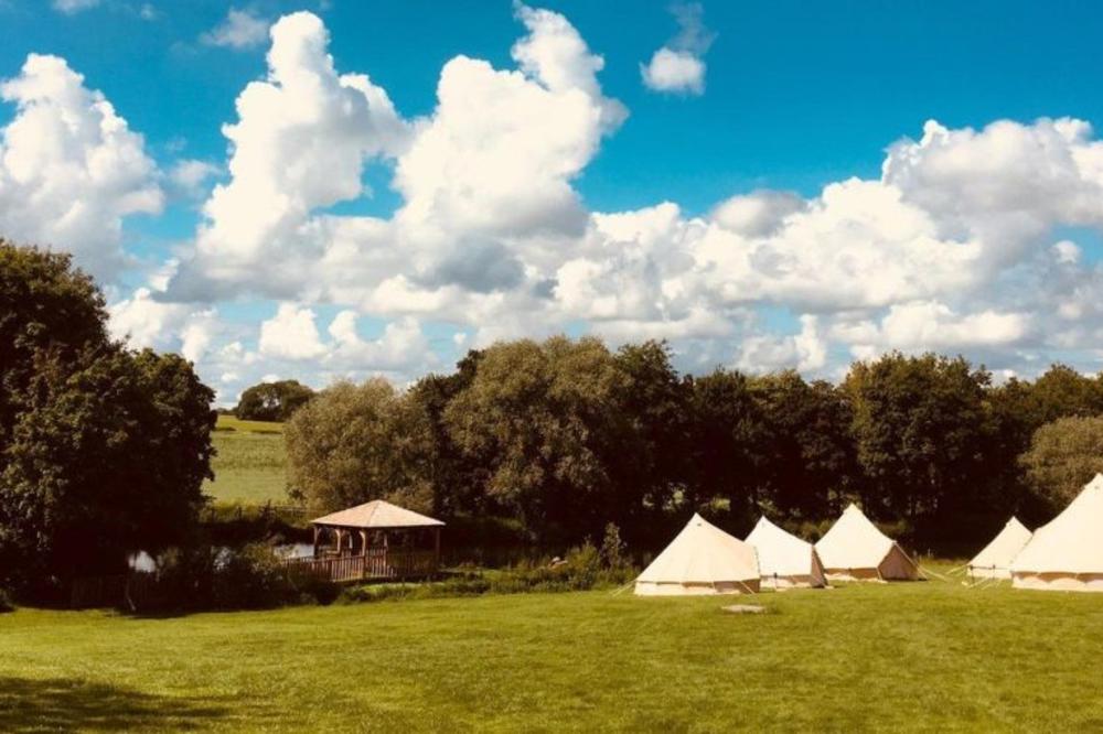 ZNATE LI ŠTA JE TO GLAMPING? Svi su se primili na ovo, SVI ŽELE DA GLAMPUJU! (FOTO)