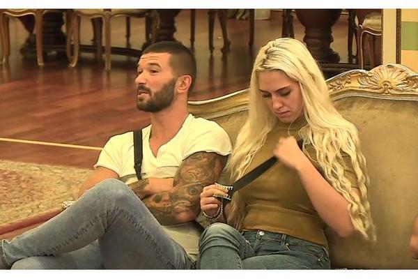 KONAČNO COKA I LAKIĆ IMALI S**S! Više nisu izdržali, jorgan se tresao, a tek šuškanja (FOTO)