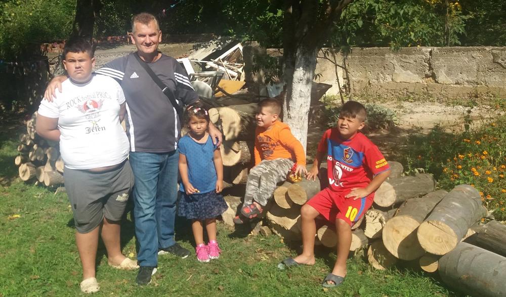 Pet metara drva koja će grejati njihova srca  