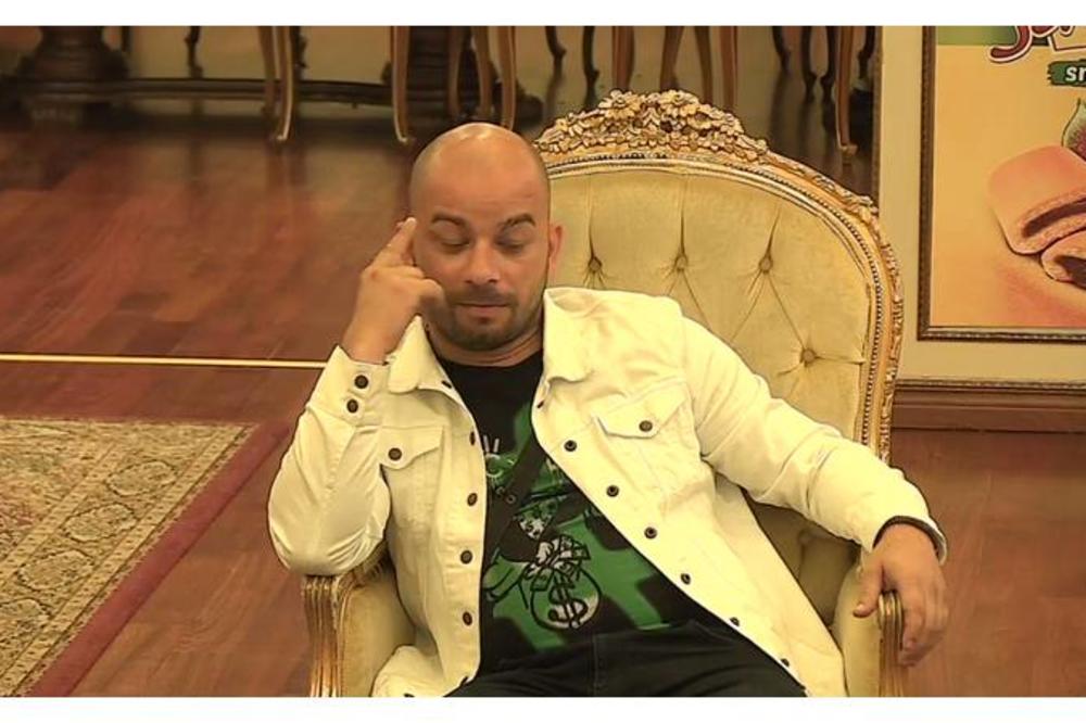 OD KLINKE BOLI GLAVA: Mili se boji mladih devojaka!