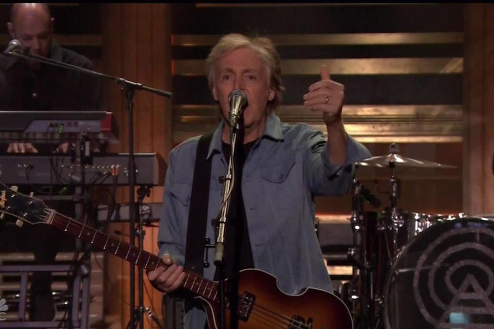 POL MEKARTNI PONOVO U FOKUSU: Prvi put posle 36 godina s albumom na vrhu američke top liste! (VIDEO)