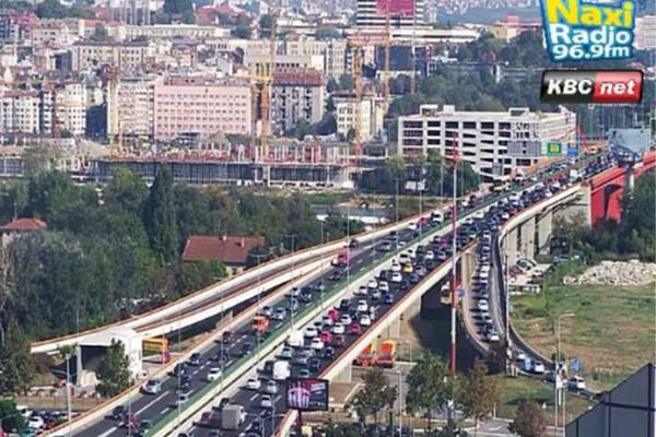 ČEP USRED BEOGRADA: Prvo se dogodila saobraćajna nesreća, a onda se stvorio potpuni KOLAPS (FOTO)