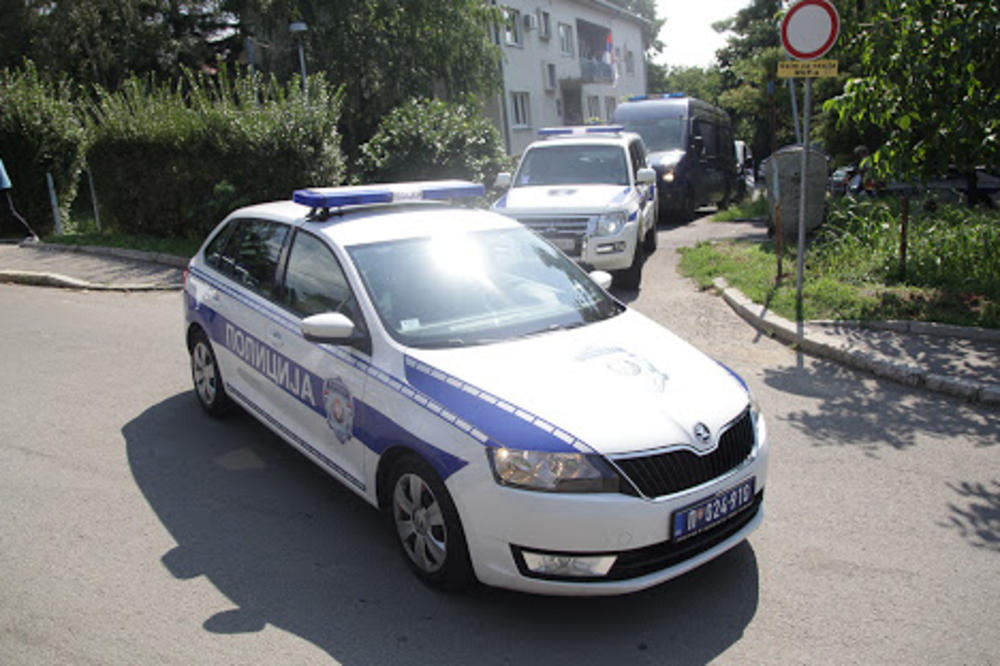 PUCNJAVA NA ZVEZDARI: Ispaljivao metke u kući u kojoj živi dvoje dece