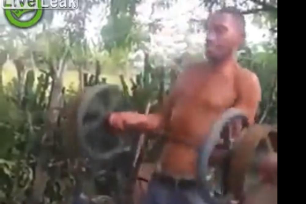 BODIBILDING DEFINITIVNO NIJE ZA OVOG MLADIĆA! Prvo je ispustio teg, a onda mu se desilo nešto još smešnije! (VIDEO)