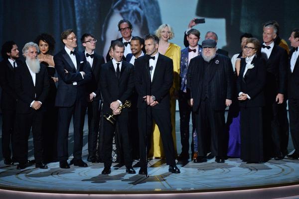 IGRA PRESTOLA BEZ KONKURENCIJE: Osvojili treći uzastopni Emi za najbolju dramsku seriju! (FOTO)