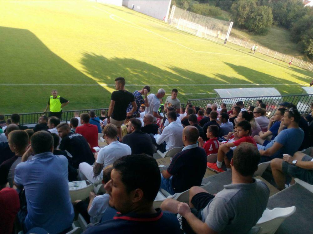 Navijači Zvezde na meču omladinaca Crvene zvezde i Napolija  