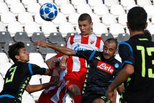 OMLADINCI POKAZALI PUT SENIORIMA: Zvezda nadigrala Napoli, ali se Italijani više raduju osvojenom bodu!