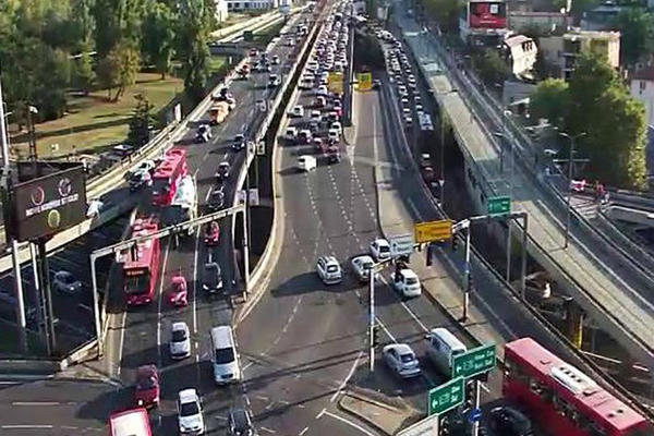 POTPUNI KOLAPS U GRADU: Kolone vozila na Gazeli i autoputu, sprema se HAOS OKO MARAKANE!