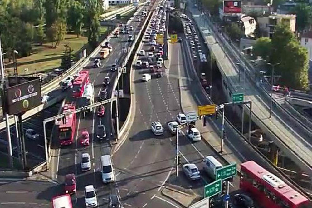 POTPUNI KOLAPS U GRADU: Kolone vozila na Gazeli i autoputu, sprema se HAOS OKO MARAKANE!