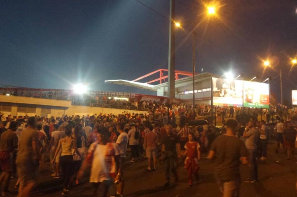 OPSADA MARAKANE, ULICE SU PUNE DELIJA: Nezapamćene gužve u Beogradu - svi putevi vode u Ljutice Bogdana!