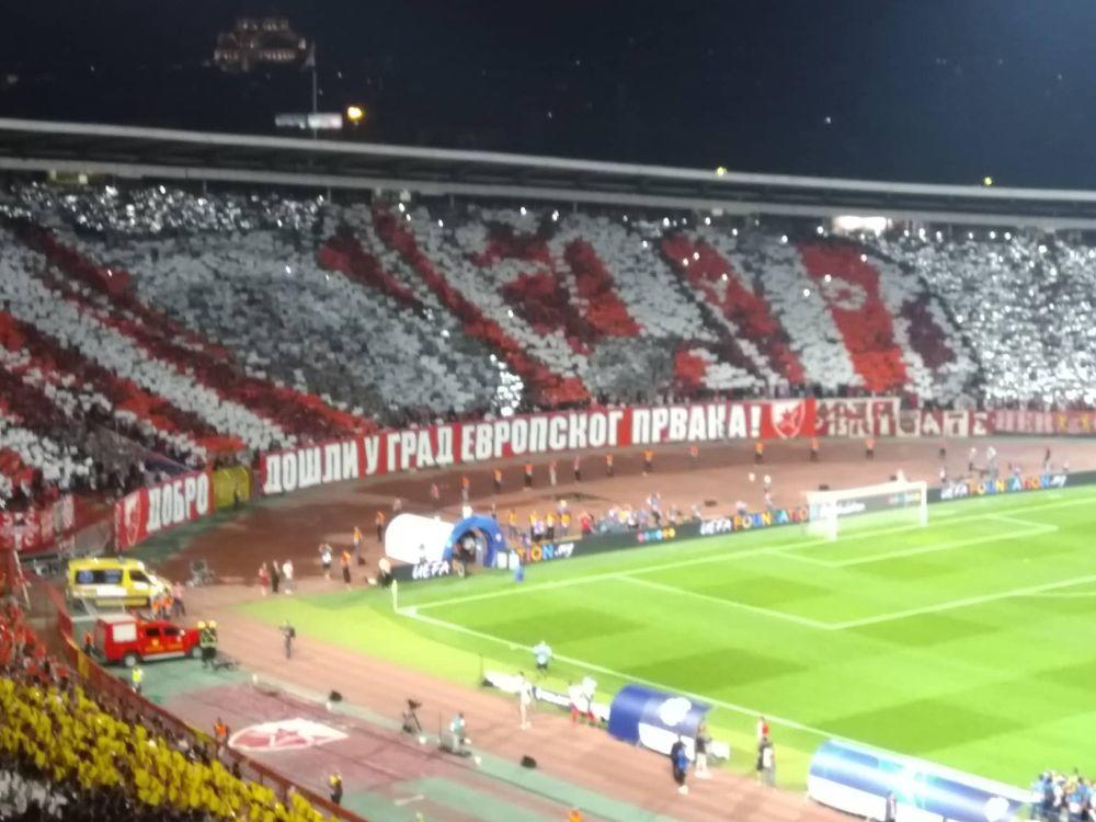 Spektakularna koreografija Delija na meču sa Napolijem  