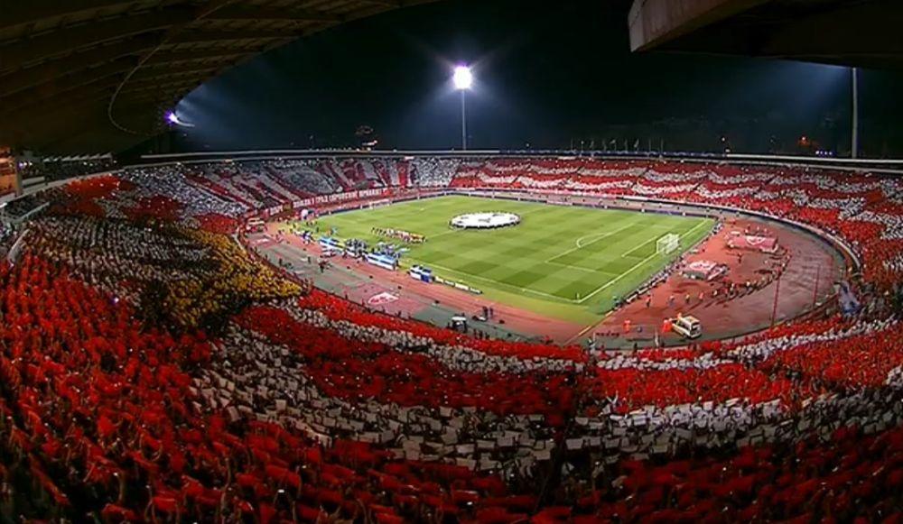 Spektakularna koreografija Delija na meču sa Napolijem  