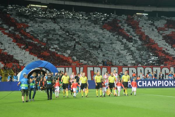 POSLE PORUKA TIFOZA NAPOLIJA DELIJAMA: Italijanski klub poslao pismo Zvezdi u vezi sa navijačima!