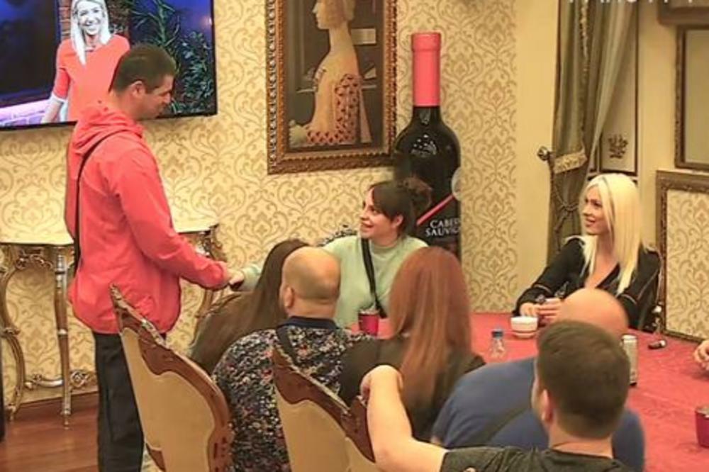 NOVI UČESNIK PAROVA JE GENIJALAN! GOSPODARIĆE vilom, shvatićete zašto kada vidite KO JE U PITANJU! (FOTO)