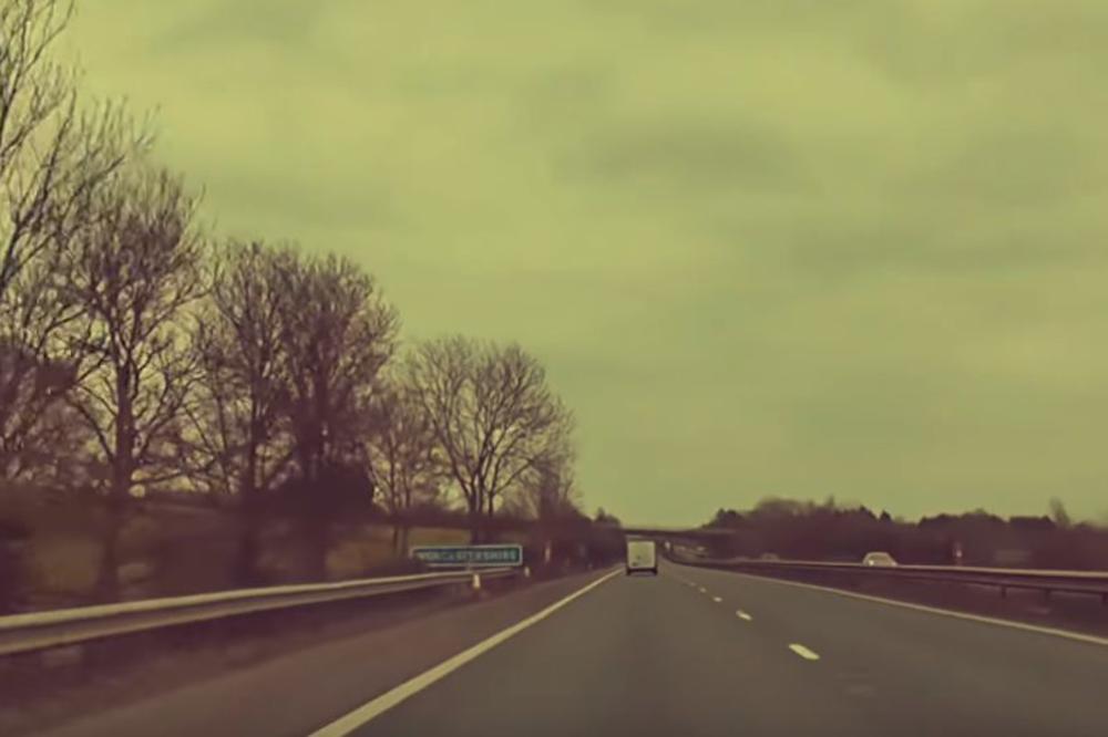 TRUDNICA JE OSTAVILA DECU PORED AUTOPUTA I OTIŠLA DA TRAŽI POMOĆ: Prošlo je 30 godina od kada je niko više NIJE VIDEO! (VIDEO)