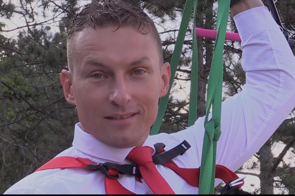 OVAJ BOSANAC JE BOG POLITIKE: Pogledajte njegov PREDIZBORNI SPOT i dobićete želju da glasate za njega (VIDEO)