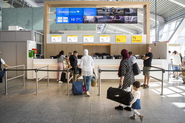 REŠILA SAM DA SUPRUGA I LJUBAVNICU DOČEKAM NA AERODROMU: Bolna priča žene koje je PREVARENA na užasan način!
