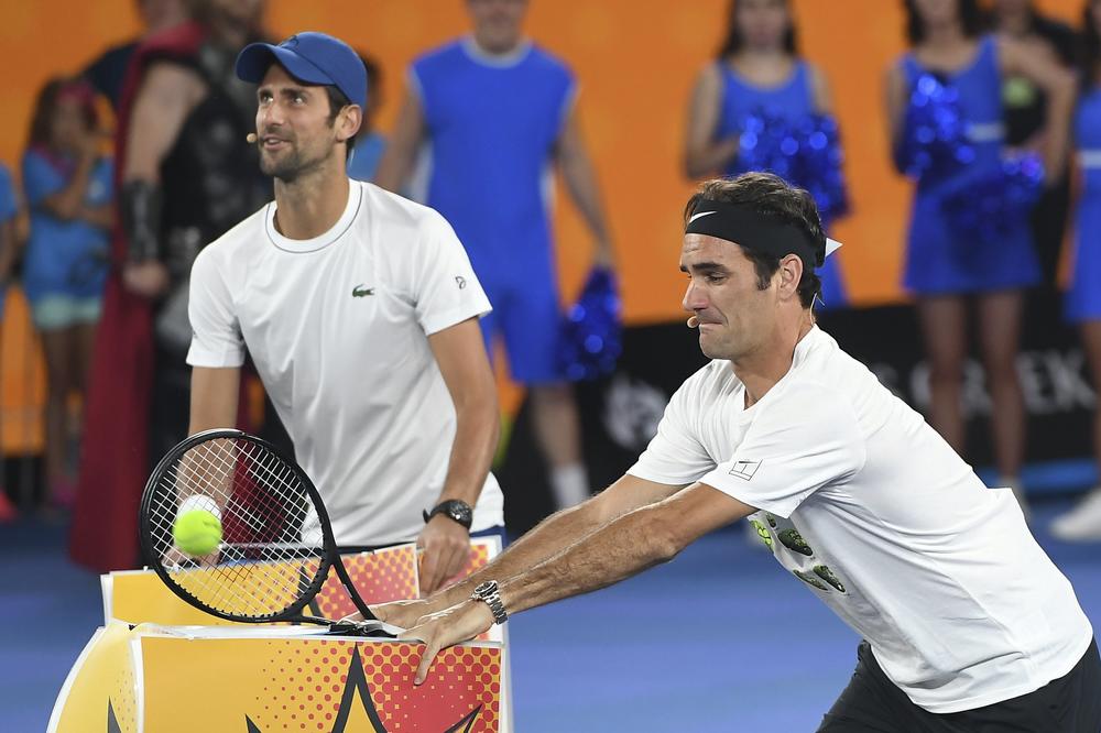 ŠAMPIONSKI SELFI: Novak objavio fotku sa Federerom!