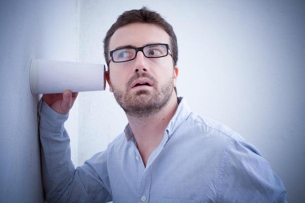 MISLITE DA VAS NEKO TAJNO SNIMA I PRISLUŠKUJE? Na ovaj način možete da otkrijete da li su vaše sumnje opravdane!