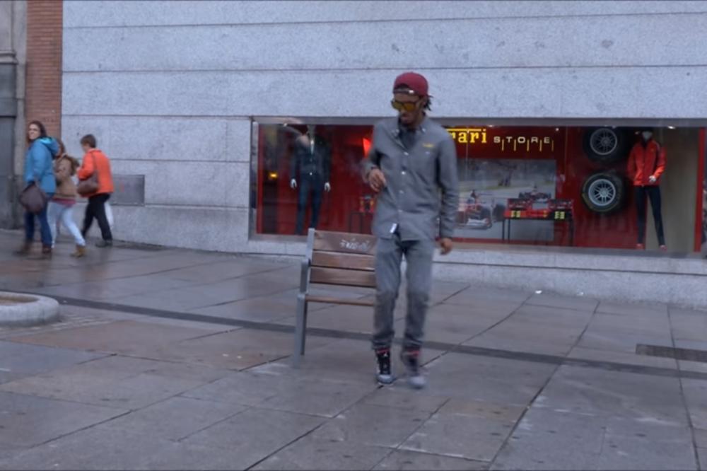 PLES OVOG UMETNIKA KAO DA NIJE SA OVE PLANETE: Kako je ovo uopšte moguće?! (VIDEO)