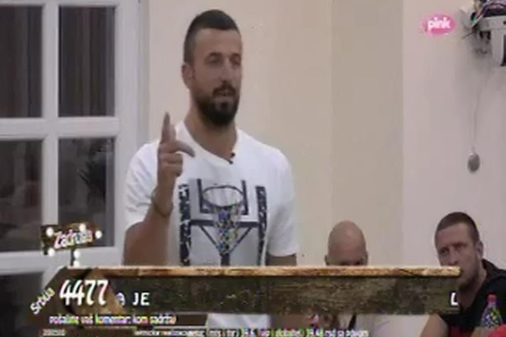 CRNOGORAC TOMOVIĆ PROZIVAO SRBIJU: Zadrugarka ga napala, on rekao ŠTO TO TEBE BRIGA? (FOTO)