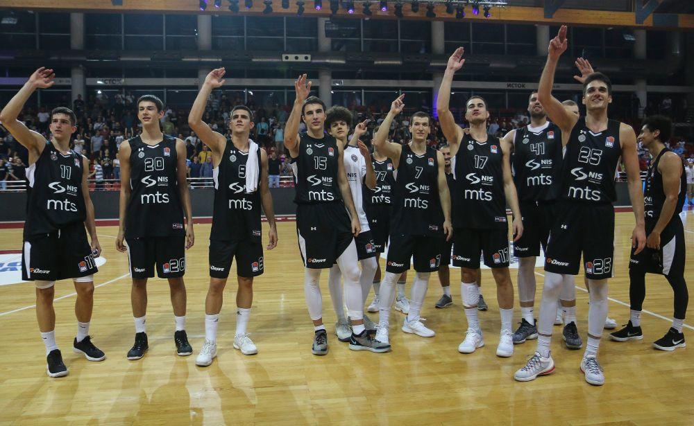 Košarkaši Partizana u Laktašima  