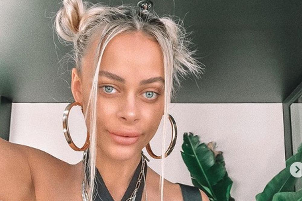 HRABROST ILI LUDOST? Malo ko bi se osim ove blogerke usudio da obuče PANTALONE koje otkrivaju baš SVE (FOTO)