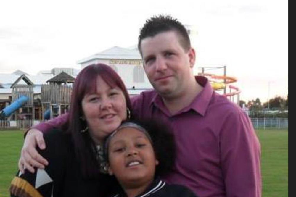 NA STAROJ FOTOGRAFIJI VIDELA UZNEMIRUJUĆI DETALJ: Ona se tad još nije rodila! (FOTO)