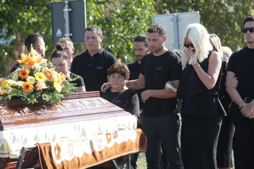 BUDI HRABAR MOJ ORLE! Posle sahrana oca Duška Tošića prvi put se oglasila Karleuša emotivnim rečima