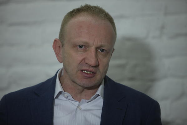 OPET HOĆEŠ DA NAS IZMANIPULIŠEŠ, ZAŠTO NE GOVORIŠ O PRAZNOJ KASI KOJU SI OSTAVIO? Prozivke na račun Đilasa pljušte!