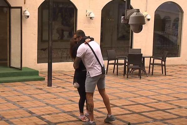 PUCA OD LJUBOMORE: Iako kaže da joj više nije stalo, Dini nije svejedno što Boža ima devojku!