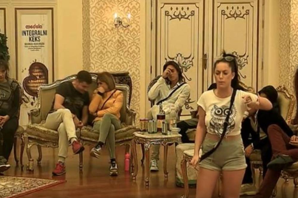 ZNAM KOJA TI JE TARIFA, PROSTITUTKO JEDNA: Nata odlepila zbog Saškinih reči! Natalijina majka zapretila tužbom!