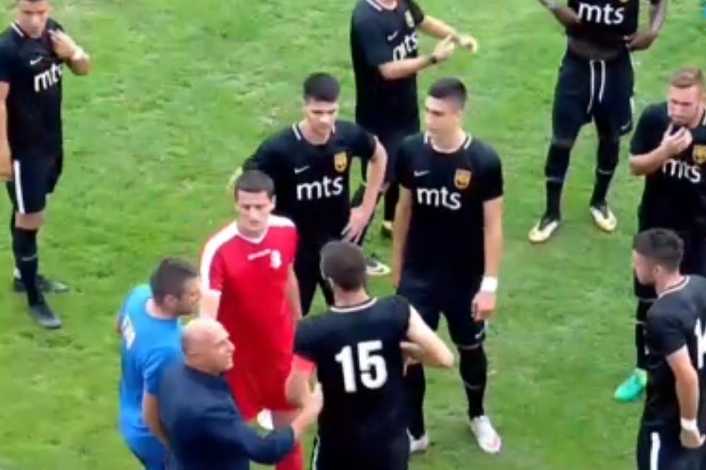 SRPSKI FUDBAL PREDMET PODSMEHA: Novo povlačenje sa terena, Vranjanci pobesneli na sudiju zbog sumnjivog penala!