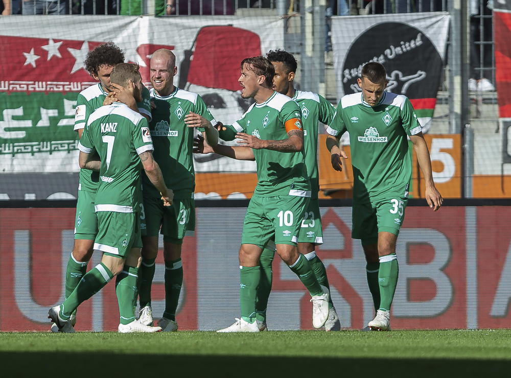 Igrači Verdera posle pogotka  