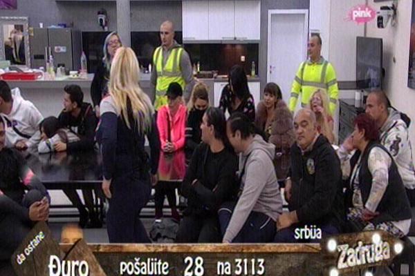 AU ČOVEČE KAKAV JE OVO REČNIK: Opajdaro, ku**etino matora! J***o te koje stigao po kafanama svugde (VIDEO)