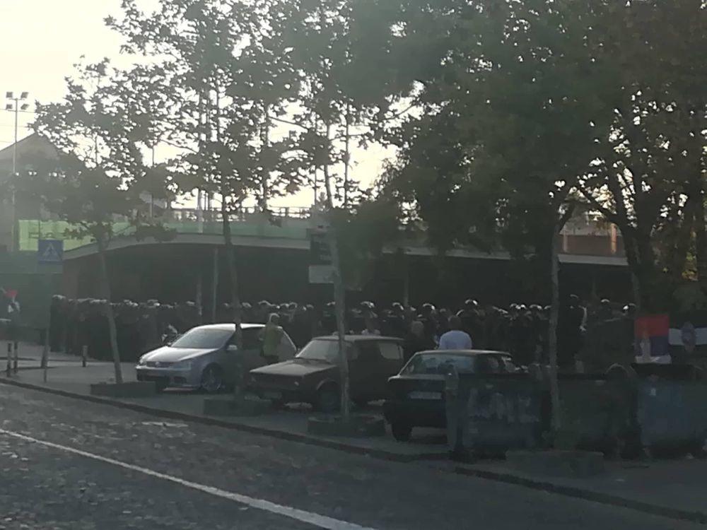 Policija je trenutno blokirala prilaz stadionu dok ne prođe korteo Grobara  