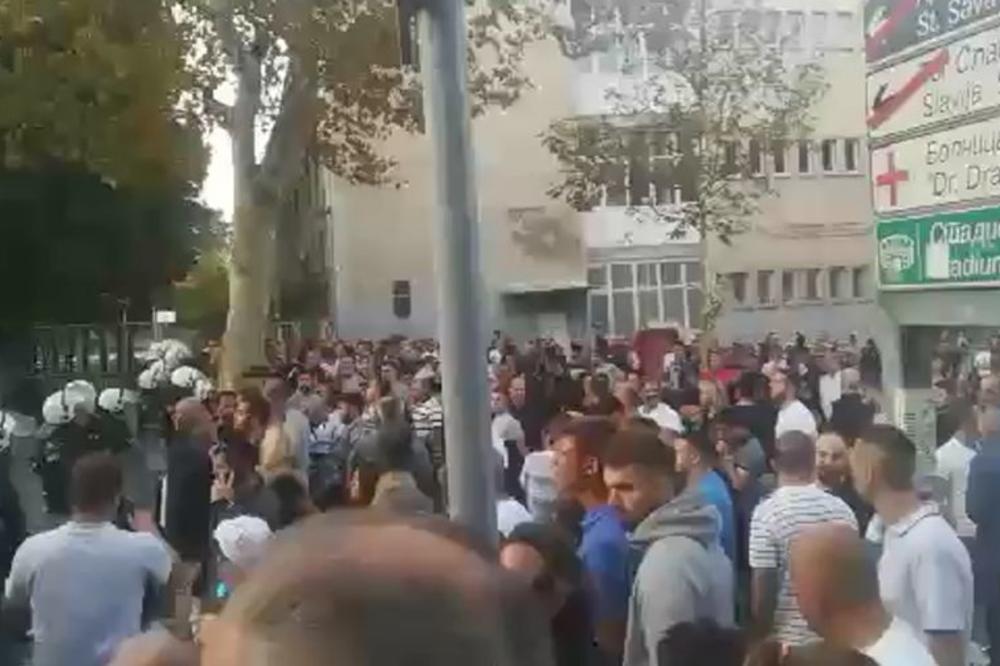 POČELE I PRVE PROZIVKE: Grobari peckaju Delije na Autokomandi!