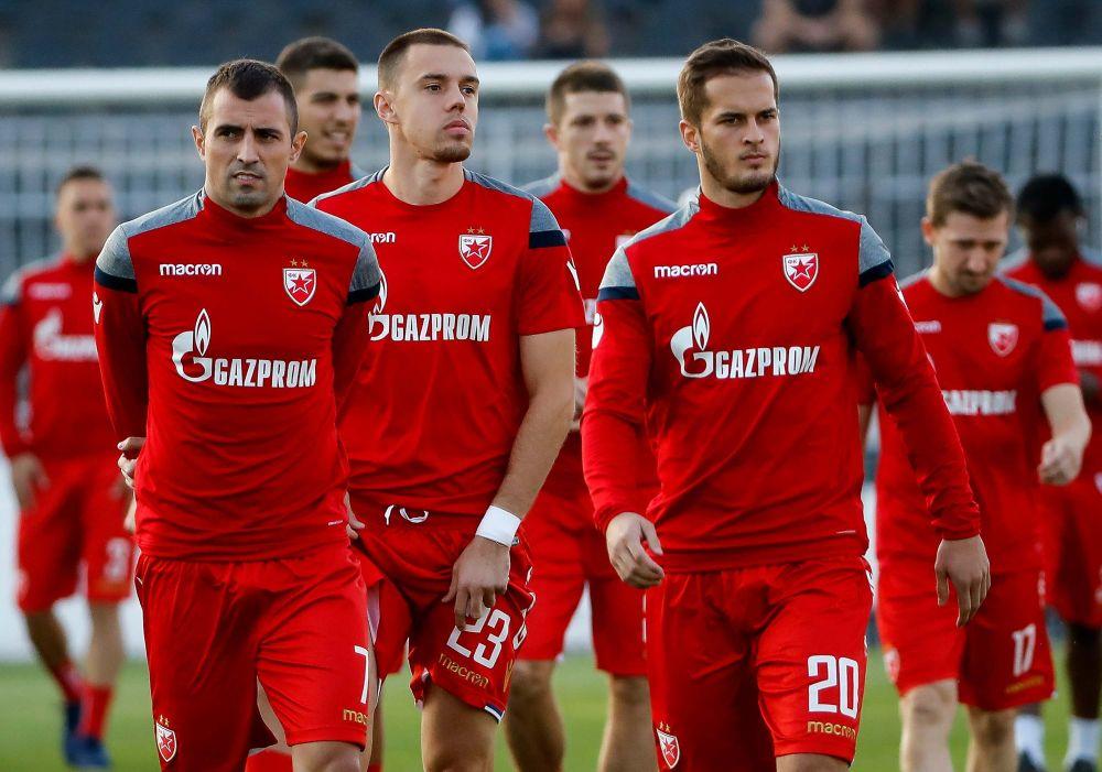 Nenad Krstičić u društvu tadašnjih saigrača pred Večiti derbi  