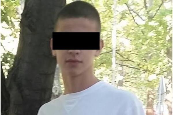 SLUČAJNO SEBI PUCAO U GLAVU: Tinejdžer (17) se igrao sa pištoljem, a sada se lekari bore za njegov život!