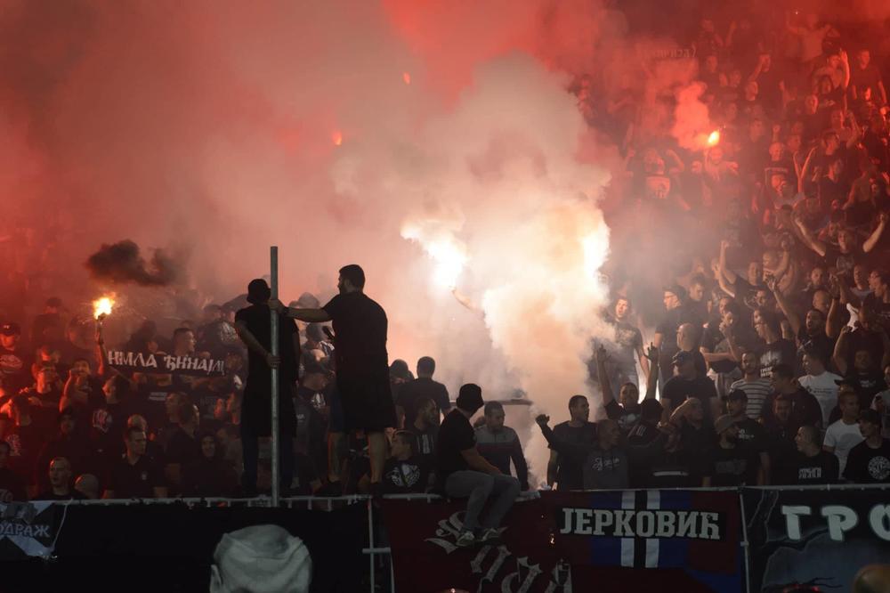 PODELILI ZADUŽENJA SVIMA: Dok su svi raspravljali o Zvezdinom spornom golu, Grobari sa juga su imali novu poruku!