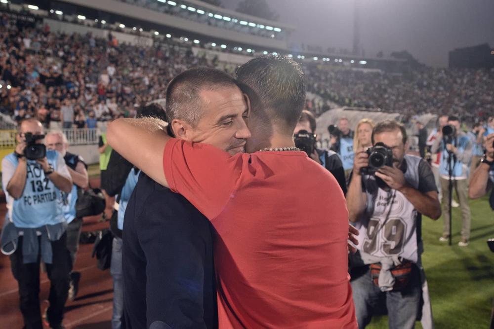 Srdačan zagrljaj Vladana Milojevića i Zorana Mirkovića  