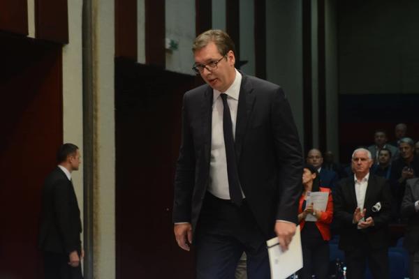 SEDNICA PREDSEDNIŠTVA SNS-a: Članovi održali sastanak stranke na Novom Beogradu! (UŽIVO)