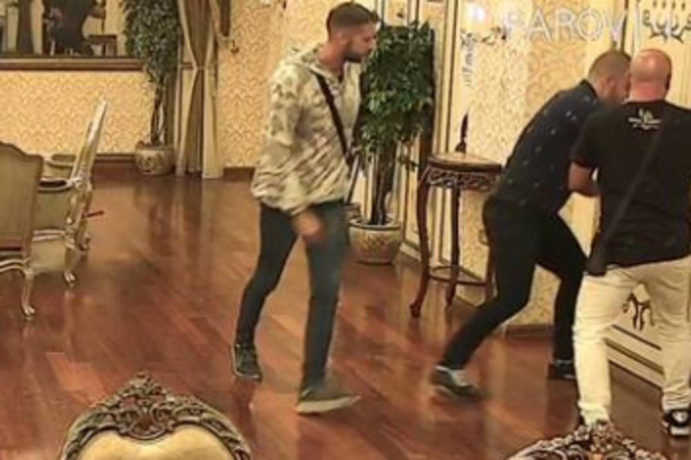 KO JE OVDE LUD,A KO SE PRAVI?! Eskalirala NETRPELJIVOST i umalo sprečen FIZIČKI OBRAČUN između njih DVOJICE! (FOTO)