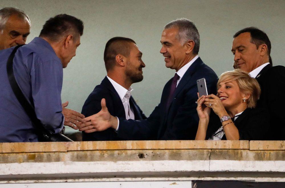 Pozdrav pre početka derbija Zvezdana Terzića, Ivice Ilieva i Save Miloševića  