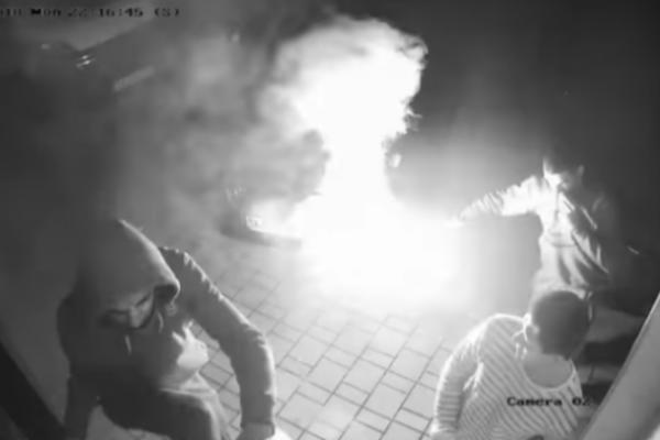 HRVATSKA NAVIJAČKA GRUPA TORNADO NAPALA SPRPSKE RADNIKE U ZADRU: Bacali zapaljene baklje, udarali ih nogama!(VIDEO)