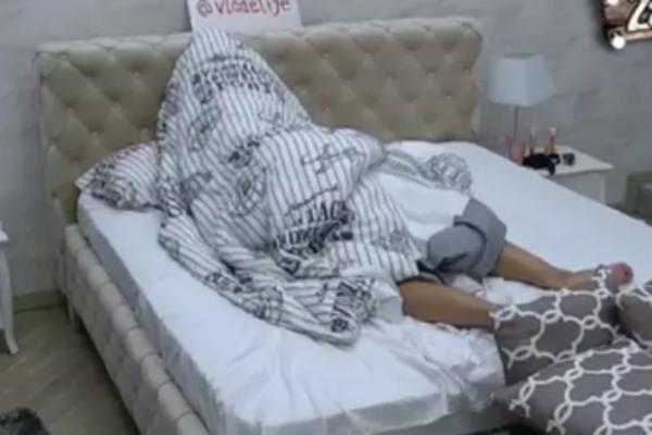 VRELA AKCIJA ISPOD JORGANA! Stanija i Vlada se prepustili STRASTIMA! (VIDEO)