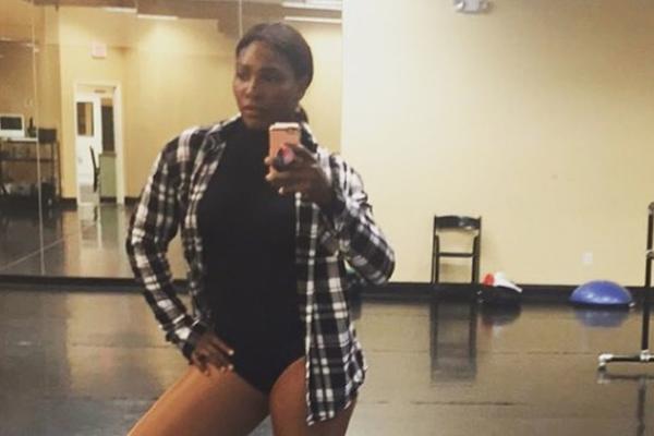 SERENA SE SKINULA GOLA I ZAPEVALA: Dodirujem se!