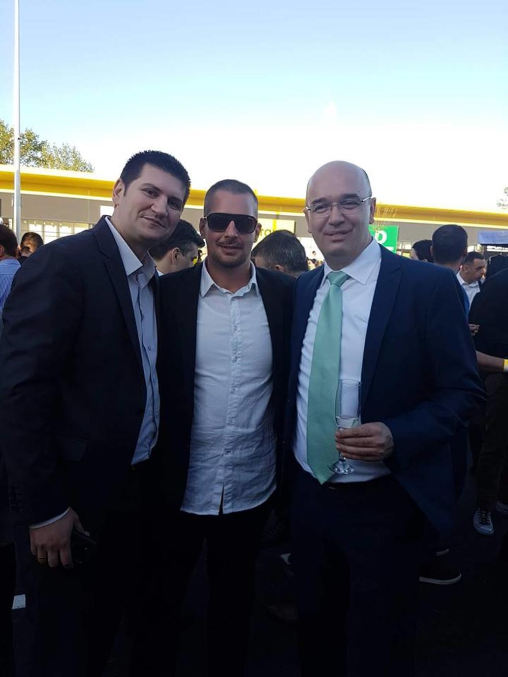 Milan Mitić sa Sašom Pavlovićem, zamenikom gradonačelnika i gradonačelnikom Banetom Spasovićem    