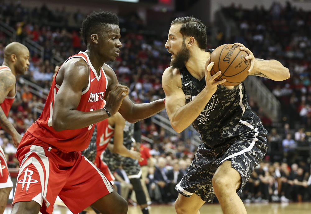 Žofri Lovernj u dresu San Antonia  